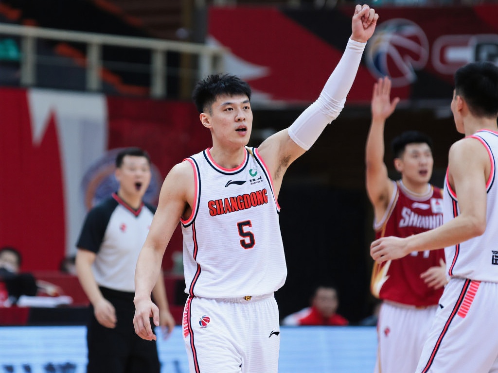 在广东击败上海后,胡明轩表示:比赛未完,还有一场。 广东战胜上海的比赛堪称本赛季的重要时刻,